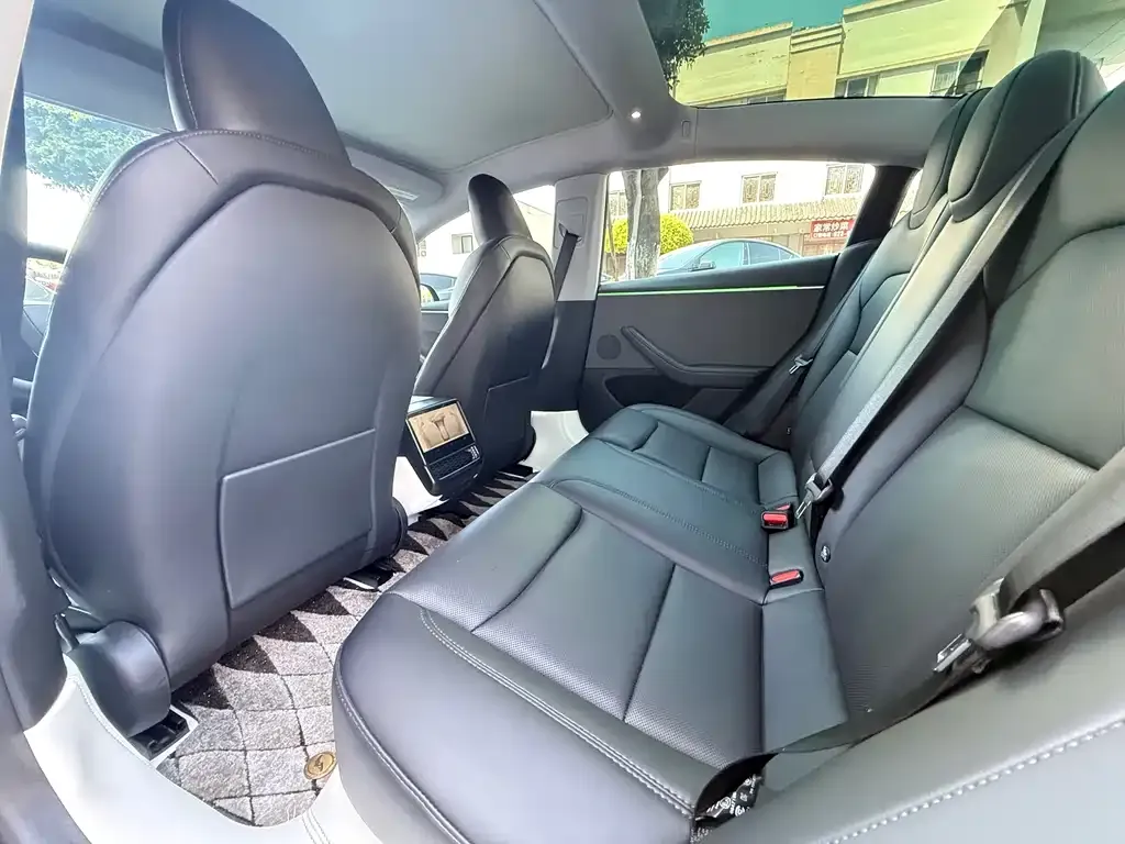 Tesla Model 3 — фото 2