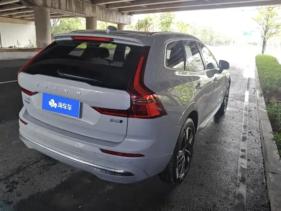 Volvo XC60 — фото 10