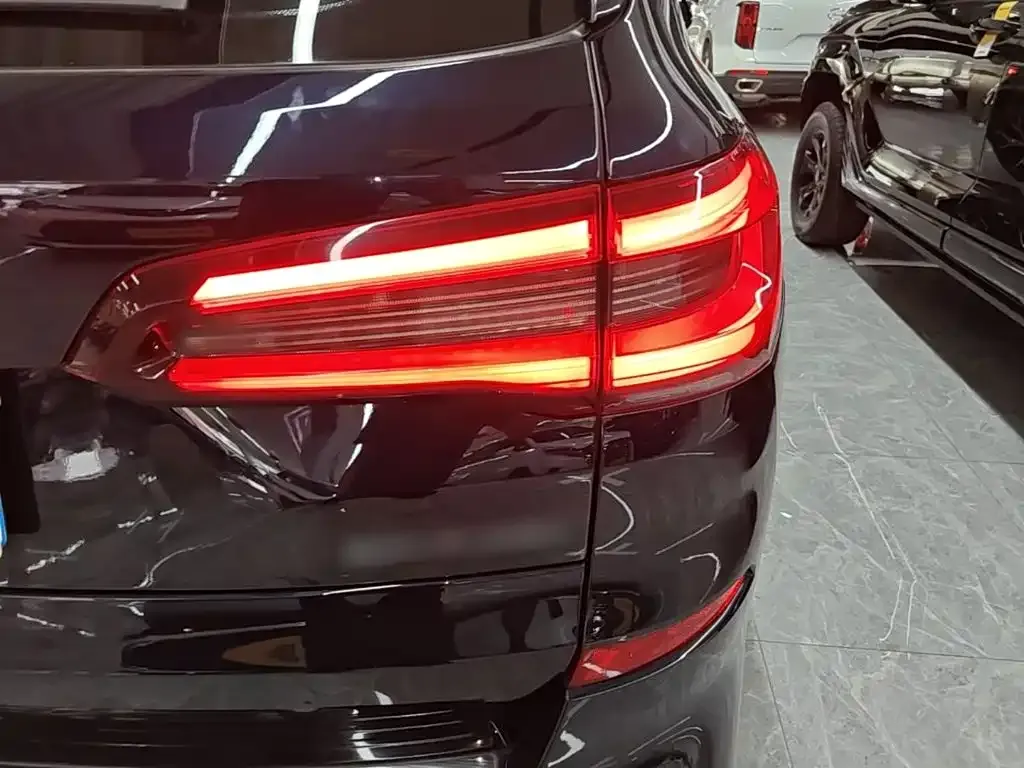BMW X5 (Import) — фото 2