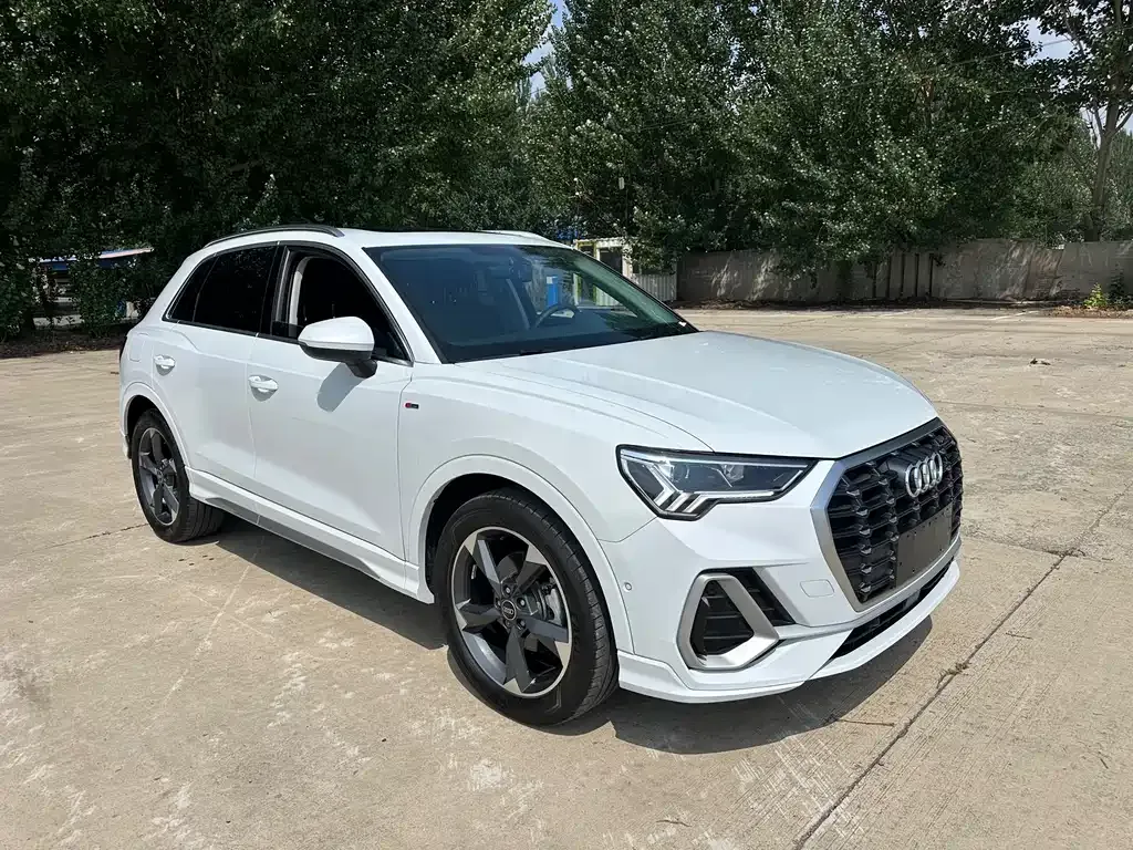 Audi Q3 — фото 1