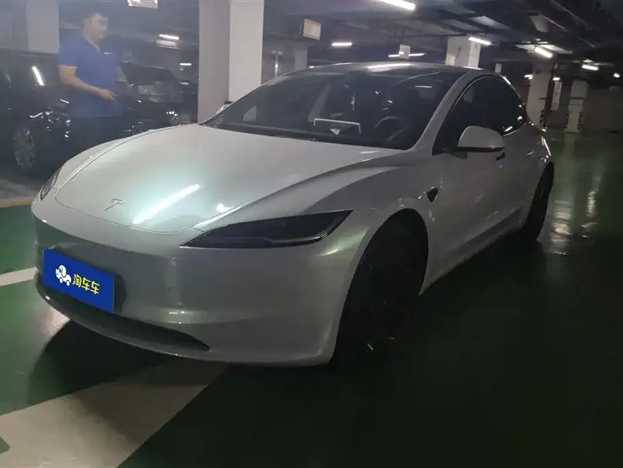 Tesla Model 3 — фото 1