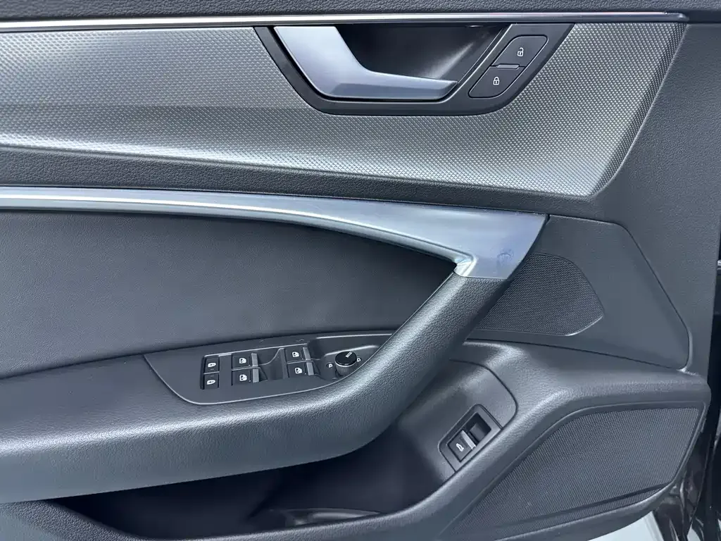 Audi A6L — фото 5