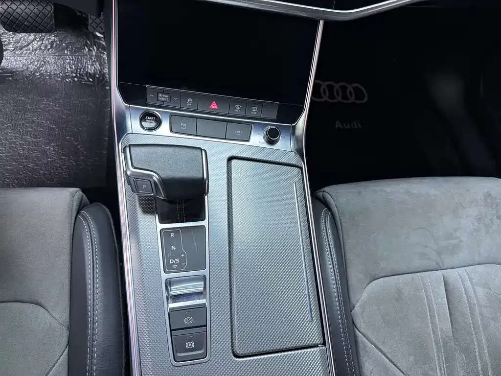 Audi A6L — фото 10