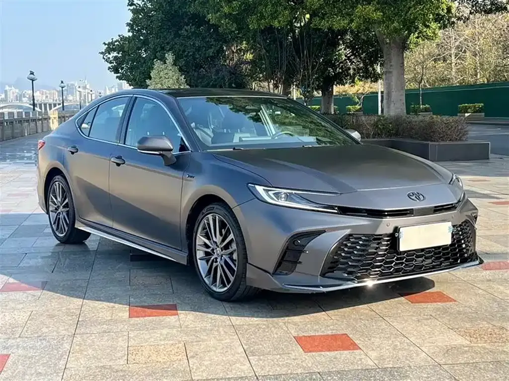 Toyota Camry — фото 9