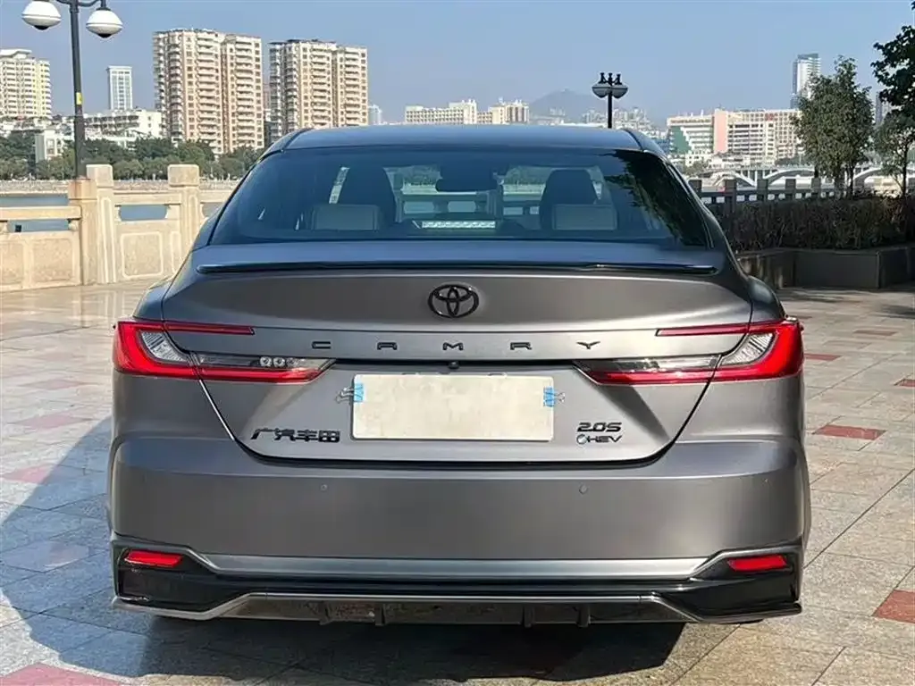Toyota Camry — фото 3