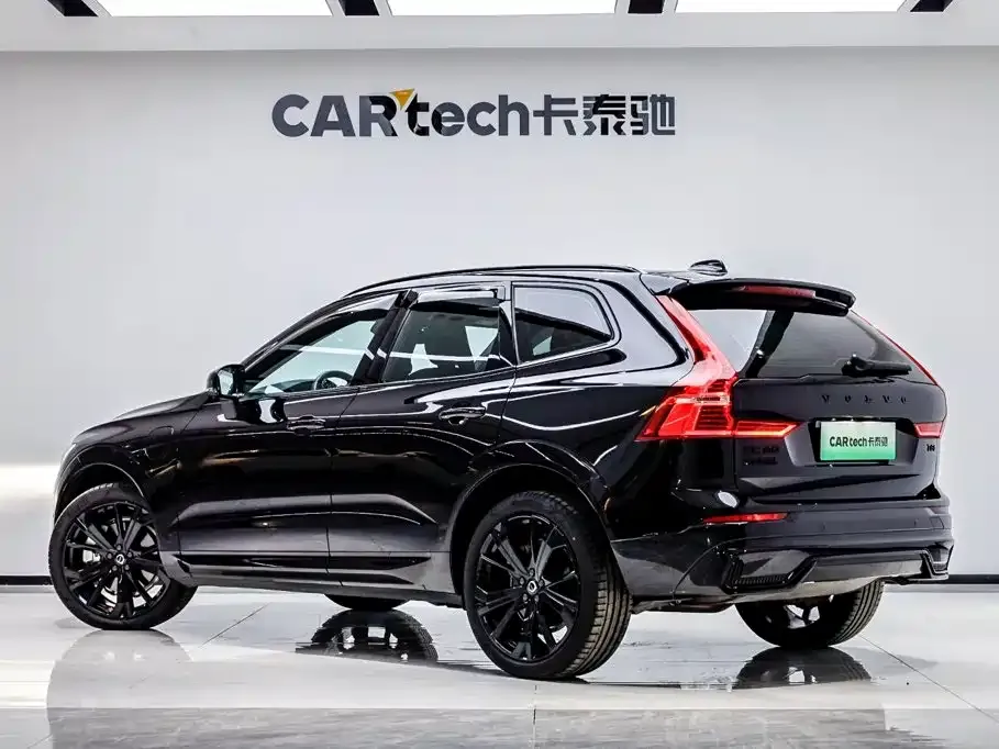 Volvo XC60 PHEV — фото 8