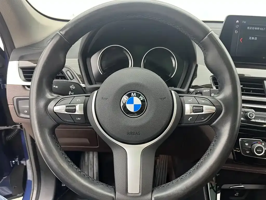 BMW X1 — фото 7