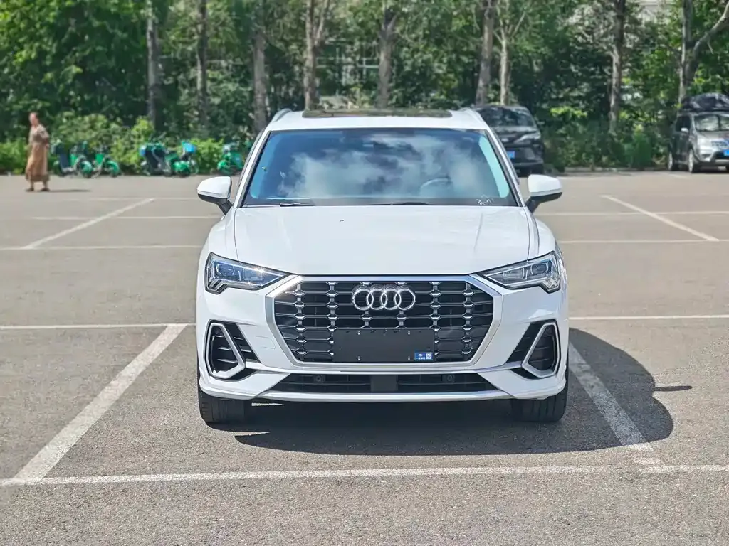 Audi Q3 — фото 1