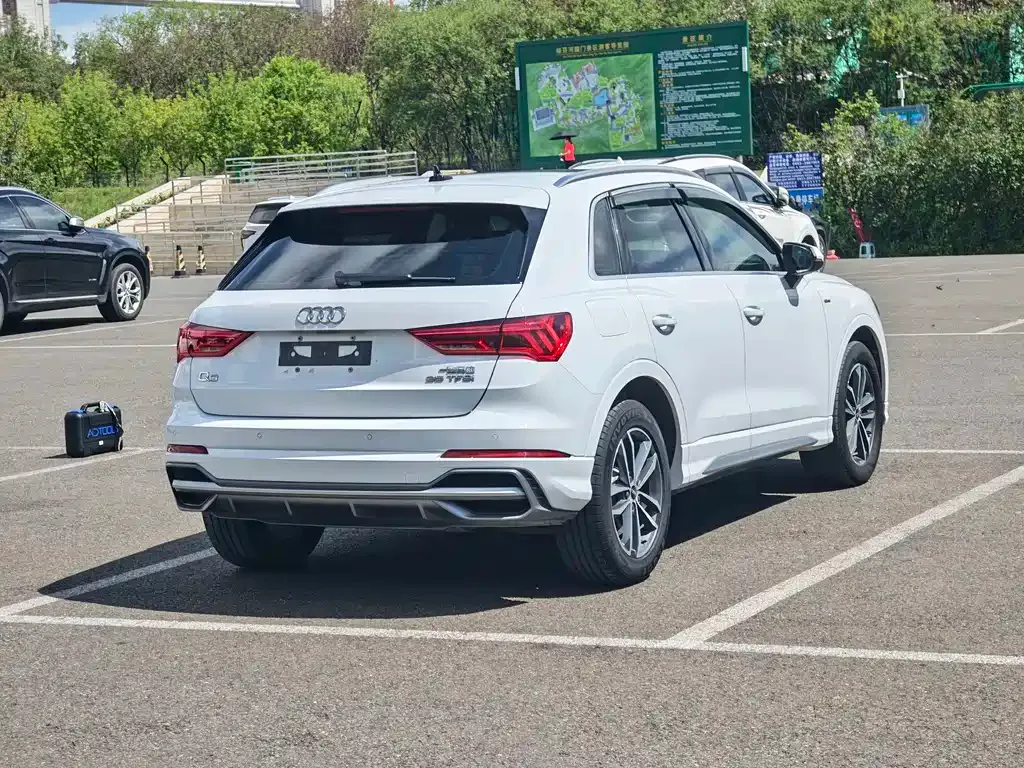 Audi Q3 — фото 10