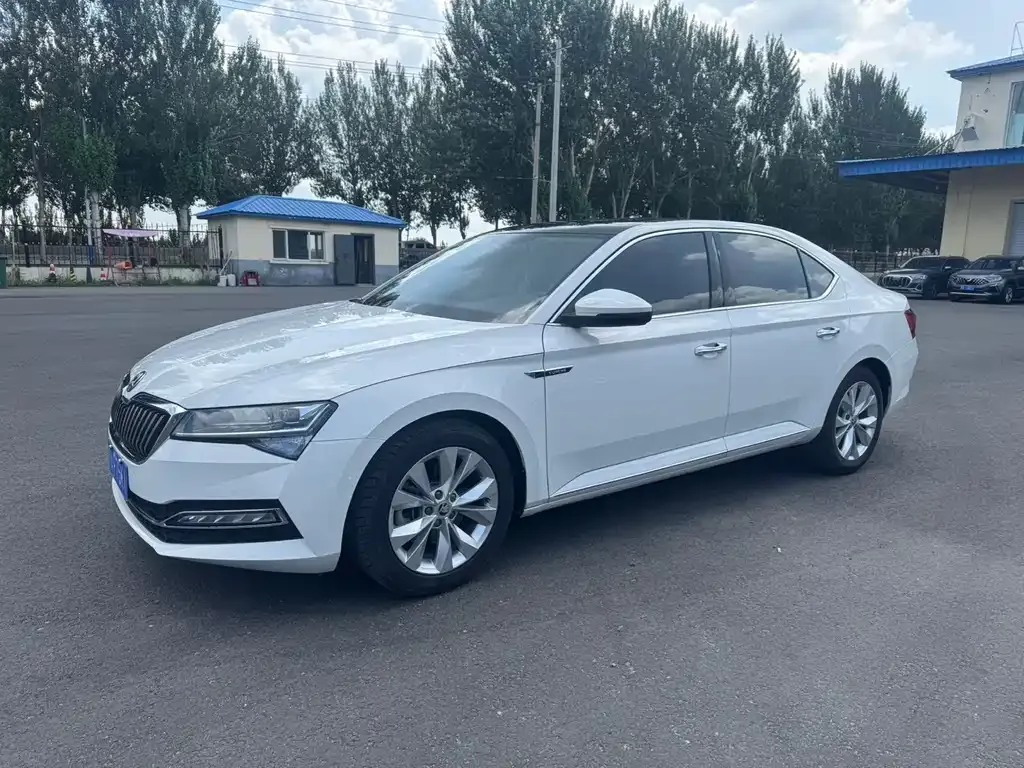 Skoda Superb — фото 1