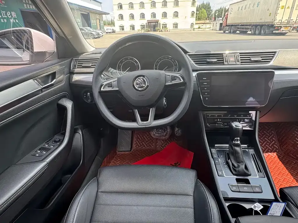 Skoda Superb — фото 5