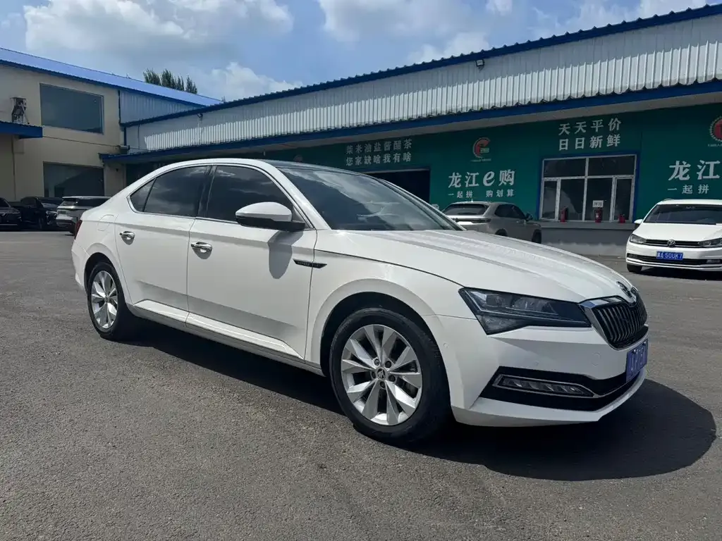Skoda Superb — фото 8
