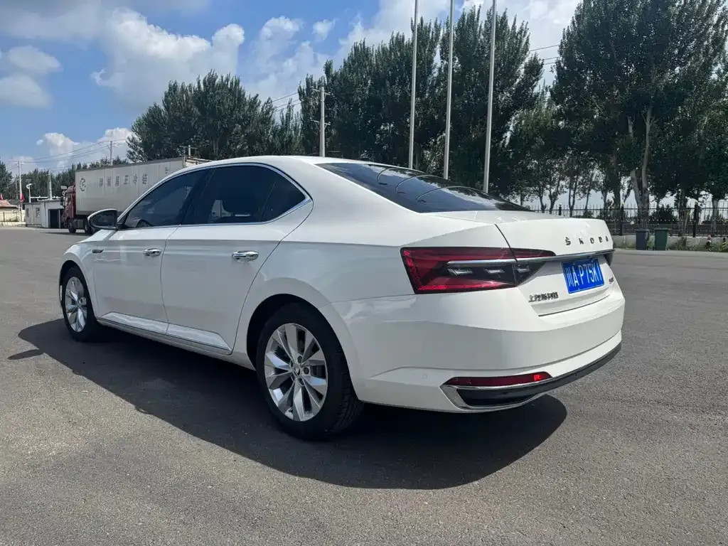 Skoda Superb — фото 3