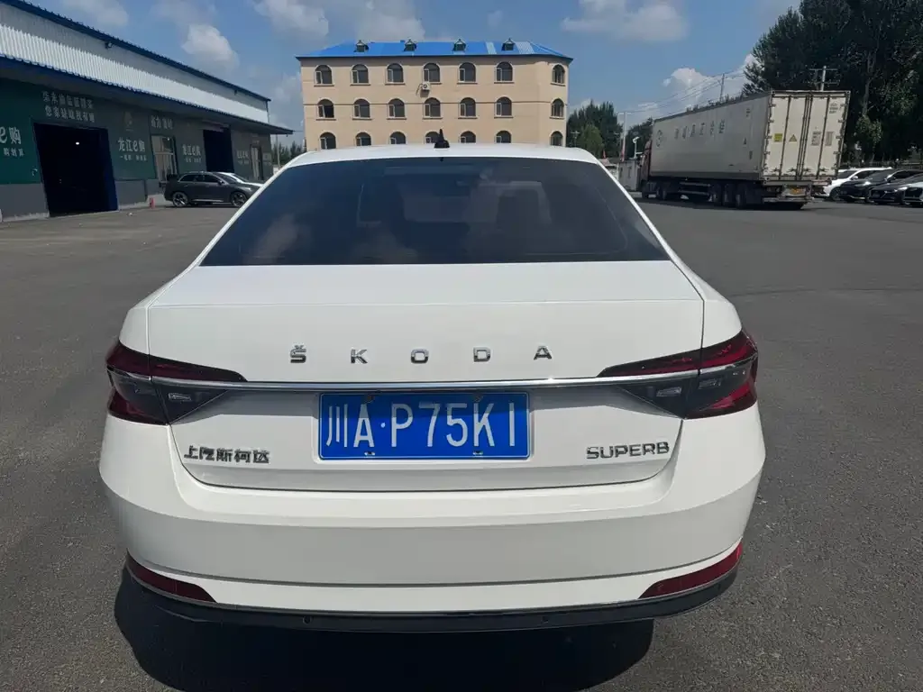 Skoda Superb — фото 2