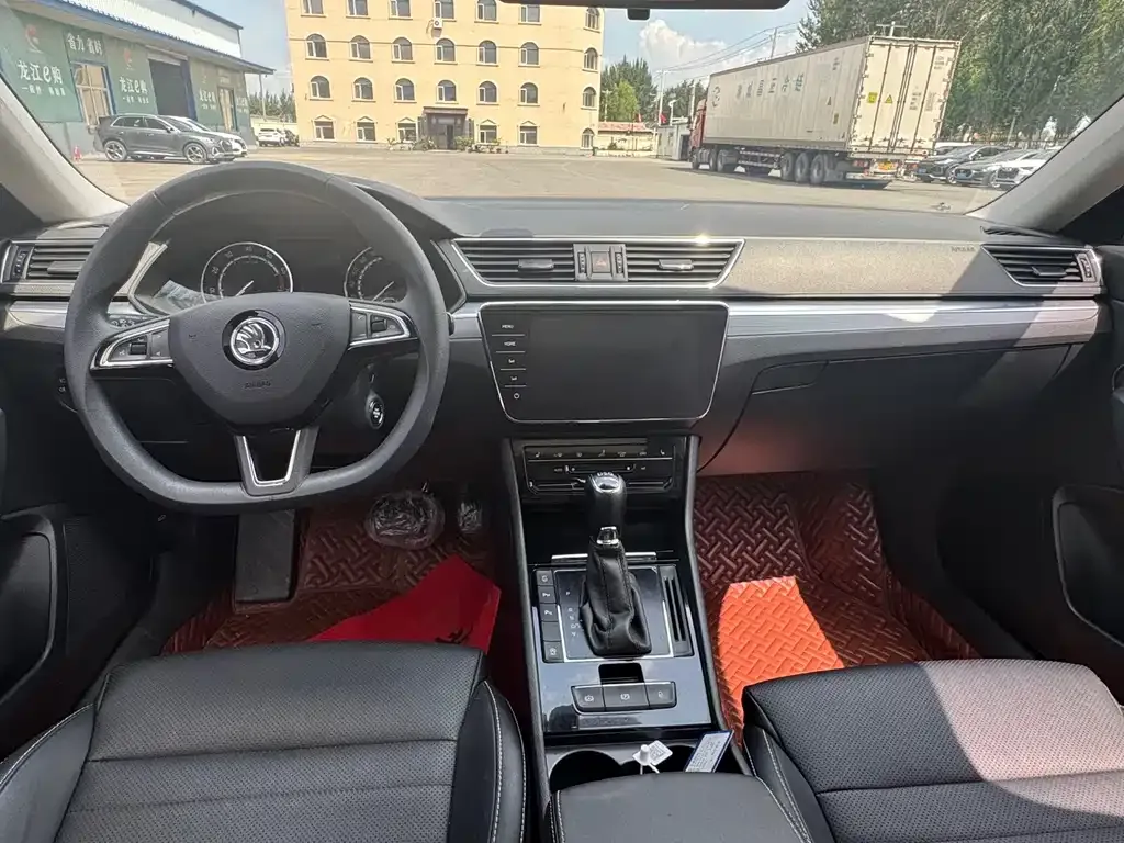 Skoda Superb — фото 9