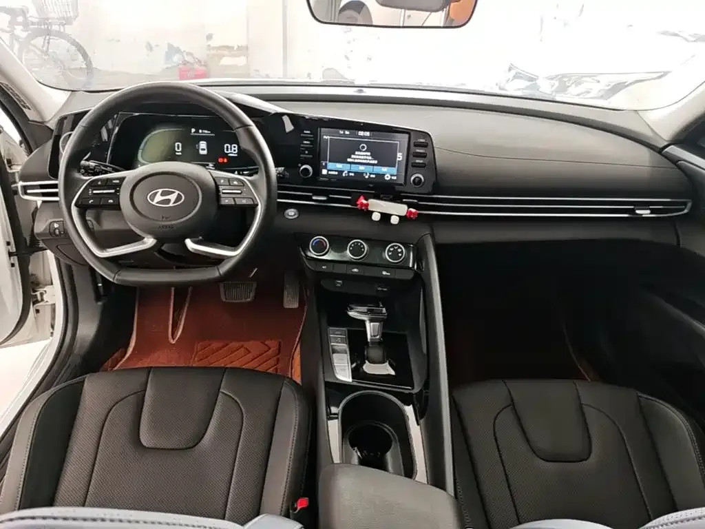 Hyundai Elantra — фото 10