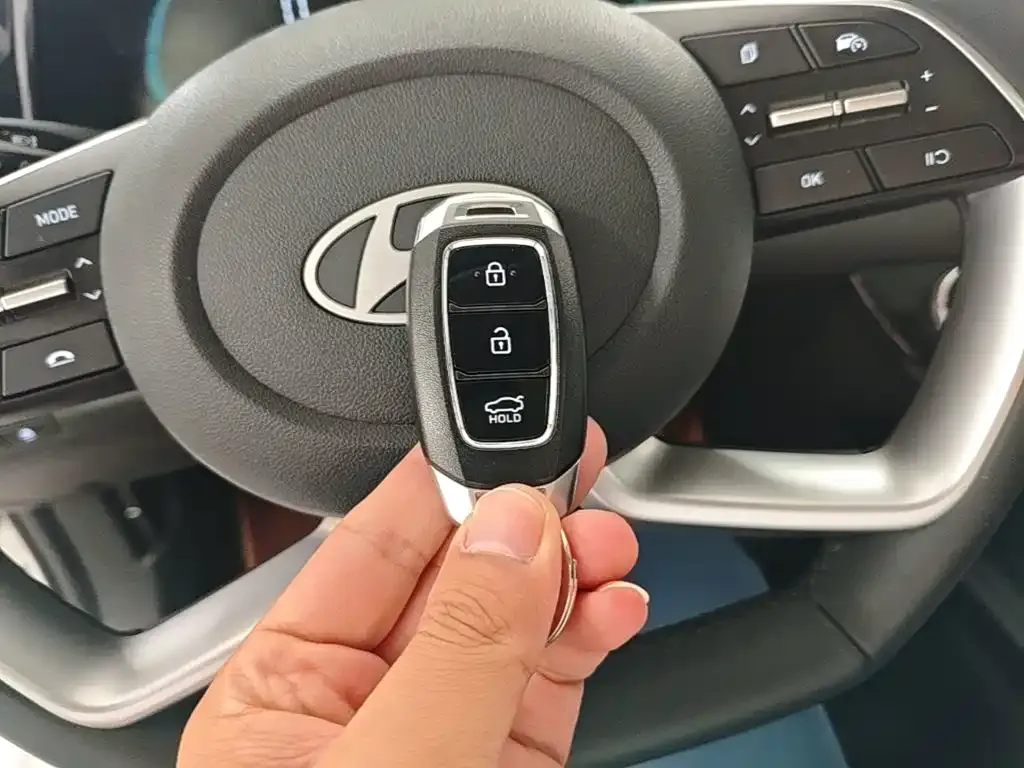 Hyundai Elantra — фото 3