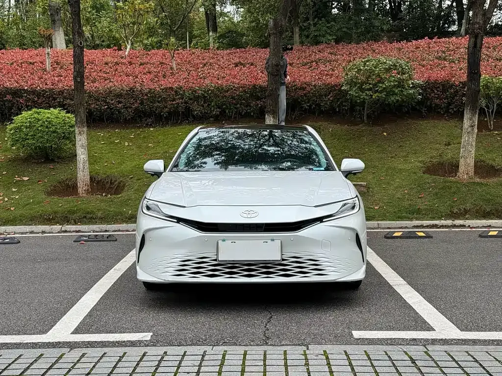 Toyota Camry — фото 7