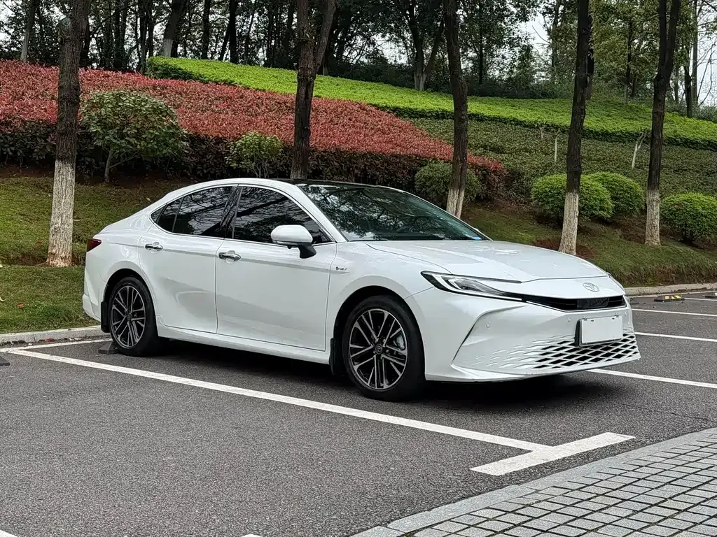 Toyota Camry — фото 6