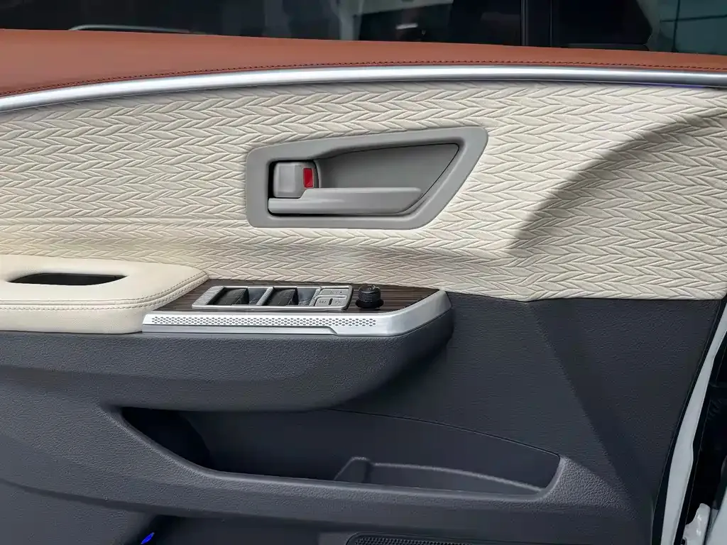 Toyota Sienna — фото 6