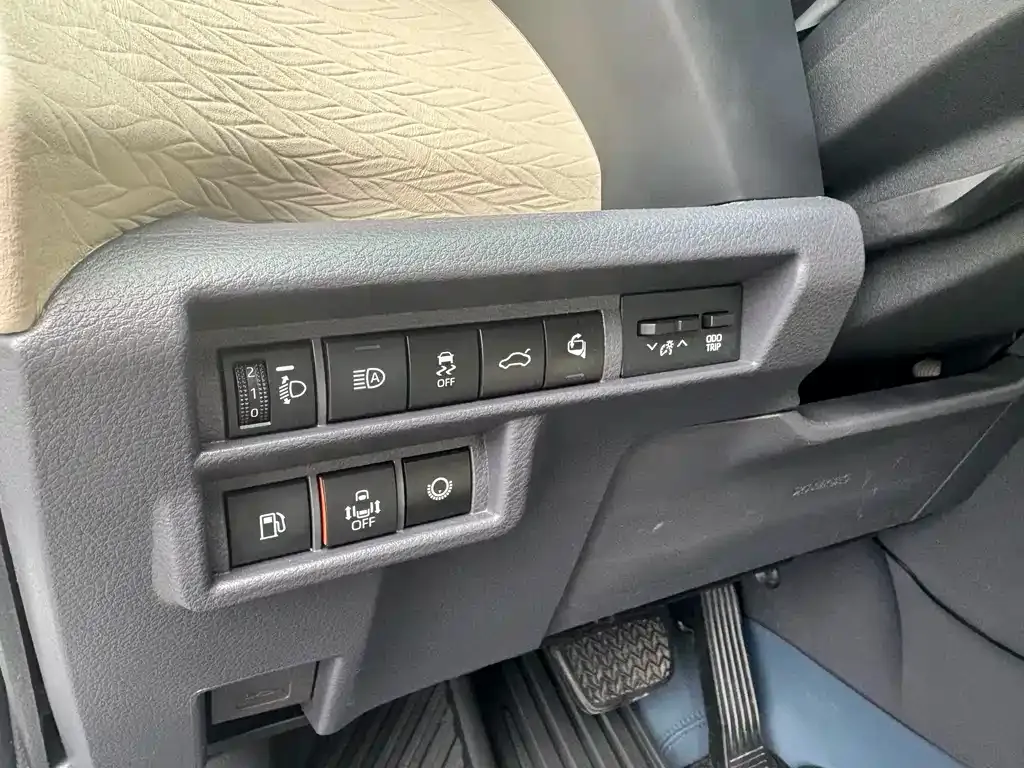 Toyota Sienna — фото 10