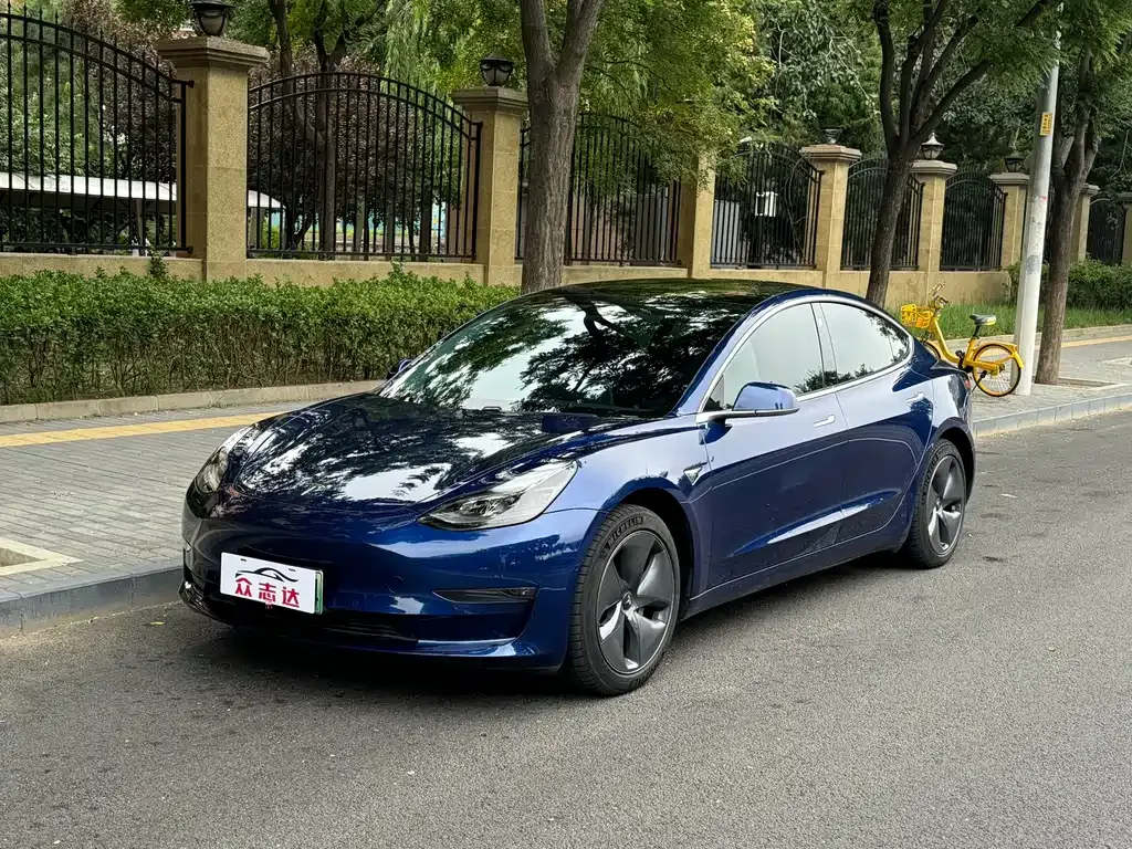 Tesla Model 3 — фото 1
