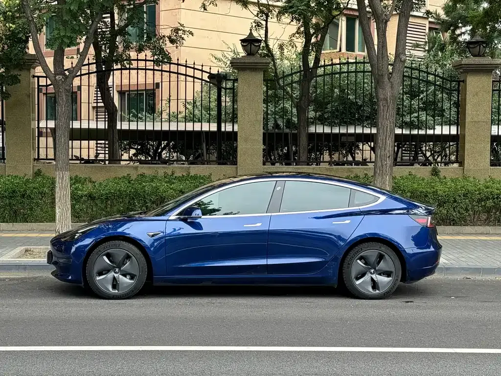 Tesla Model 3 — фото 7