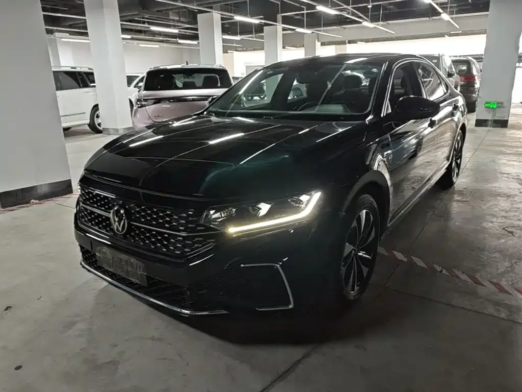 Volkswagen Passat — фото 1
