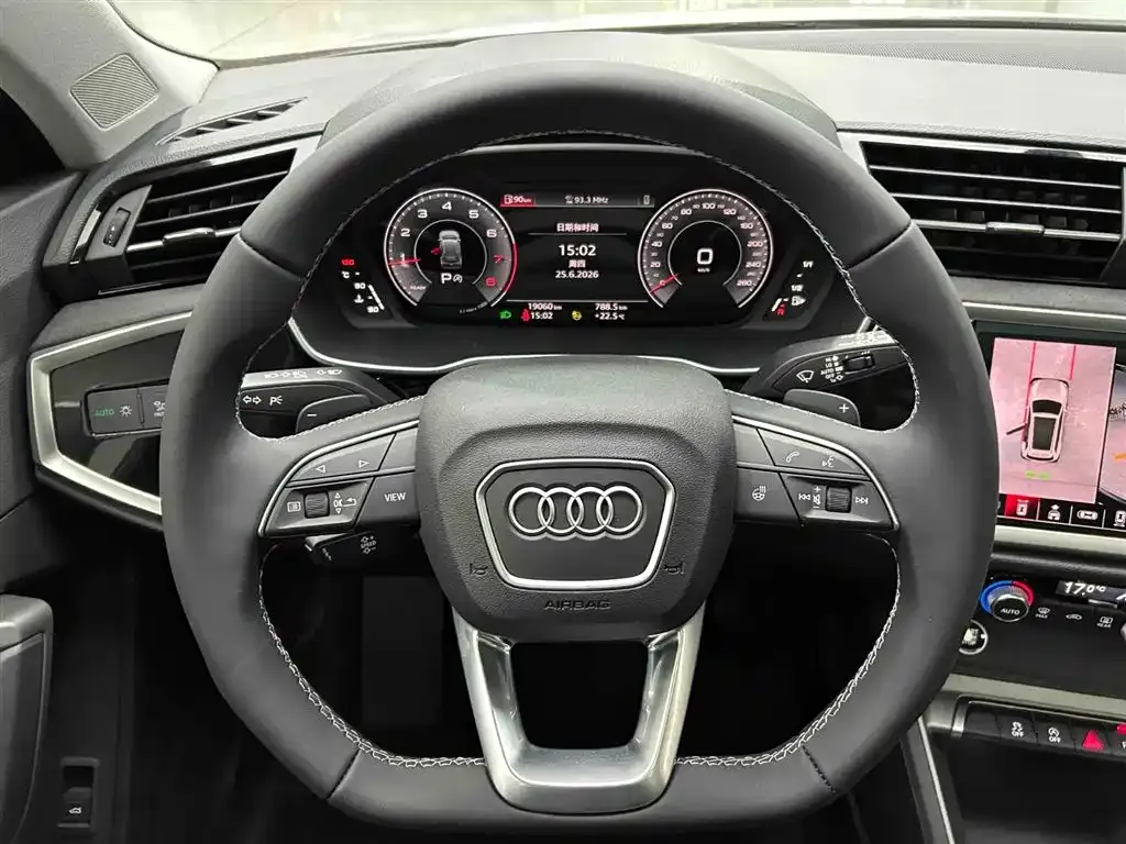 Audi Q3 — фото 7