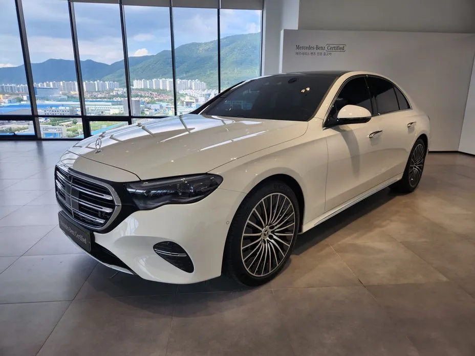 Mercedes-Benz E-Class — фото 1