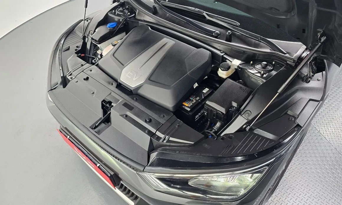 Kia EV6 2023 из KR, фото 8