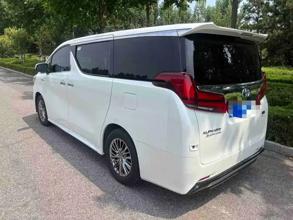 Toyota Alphard — фото 4