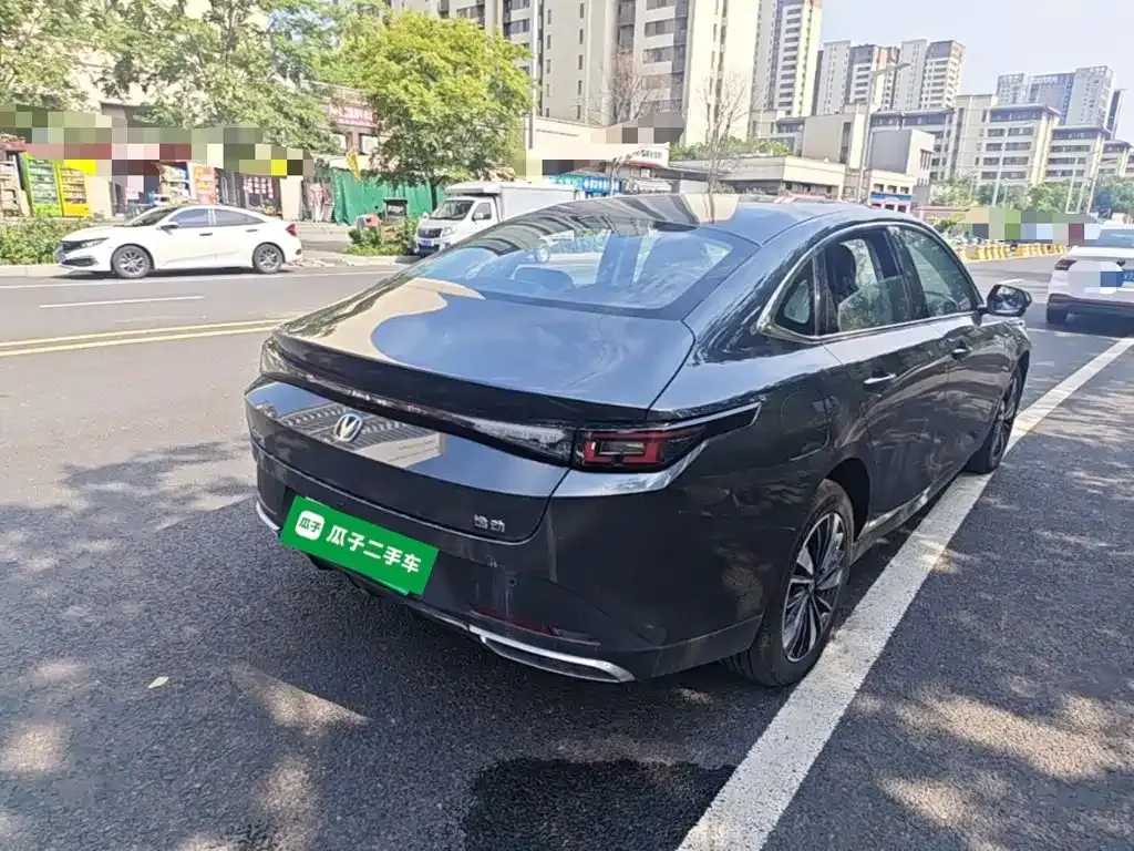 Changan Eado PHEV — фото 7