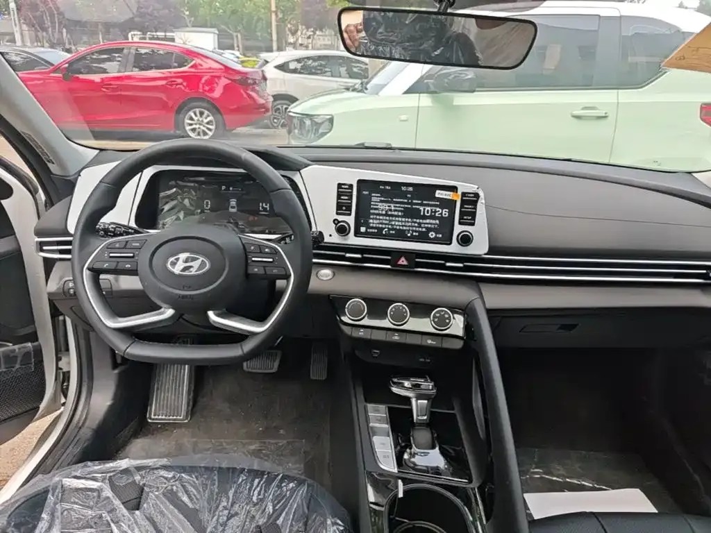 Hyundai Elantra — фото 6