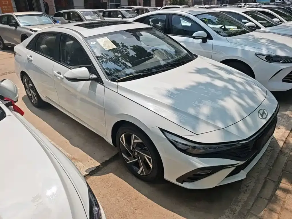 Hyundai Elantra — фото 10