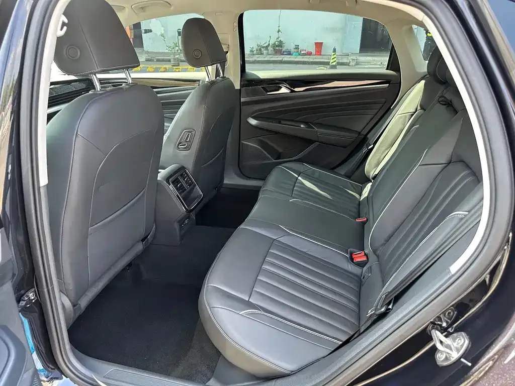 Volkswagen Passat — фото 6