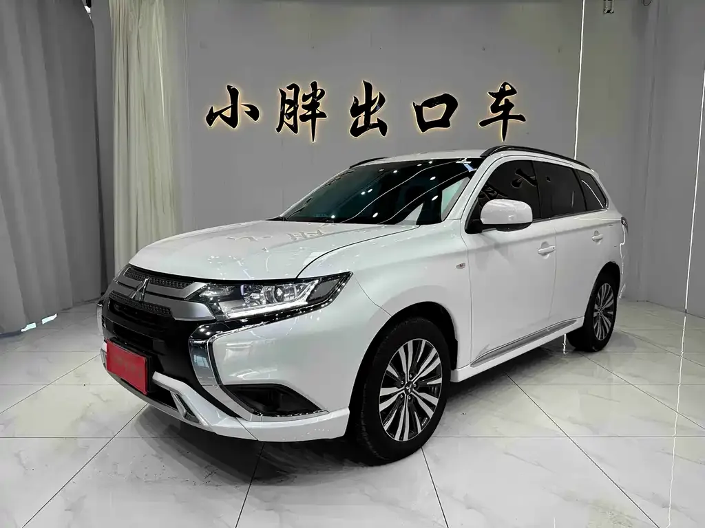 Mitsubishi Outlander — фото 1