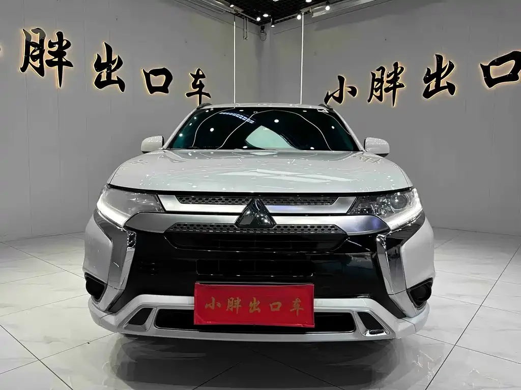 Mitsubishi Outlander — фото 7