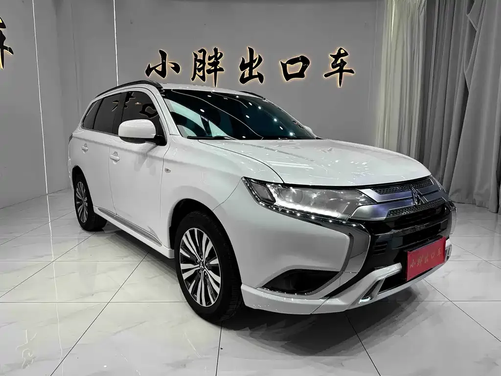 Mitsubishi Outlander — фото 4