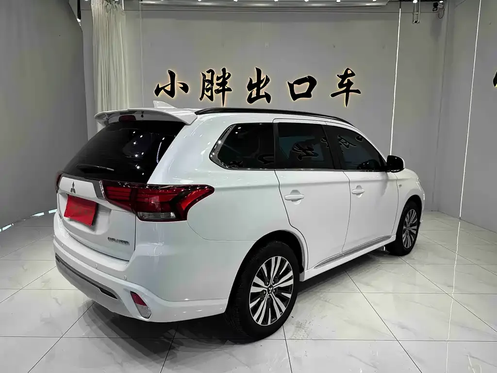Mitsubishi Outlander — фото 5