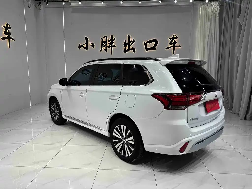 Mitsubishi Outlander — фото 10