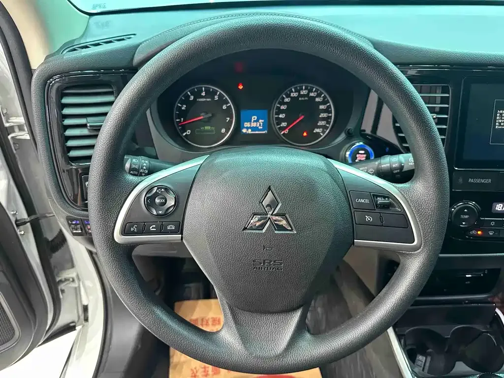 Mitsubishi Outlander — фото 6