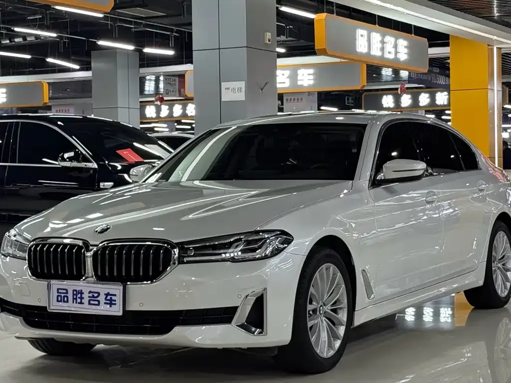 BMW 5 Series — фото 1