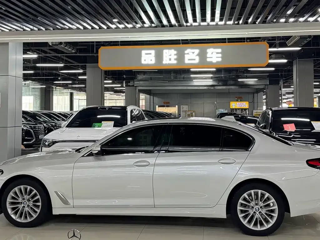 BMW 5 Series — фото 5