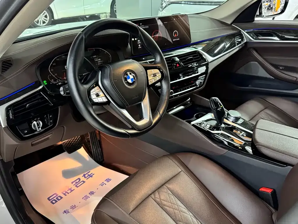 BMW 5 Series — фото 10
