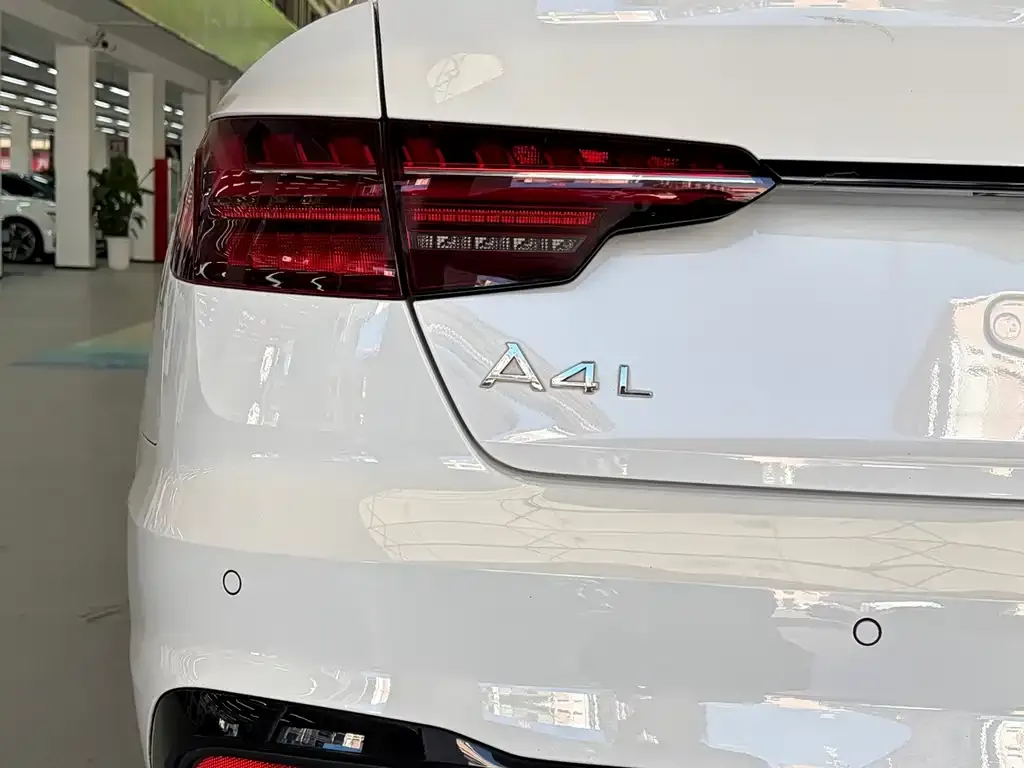 Audi A4L — фото 2