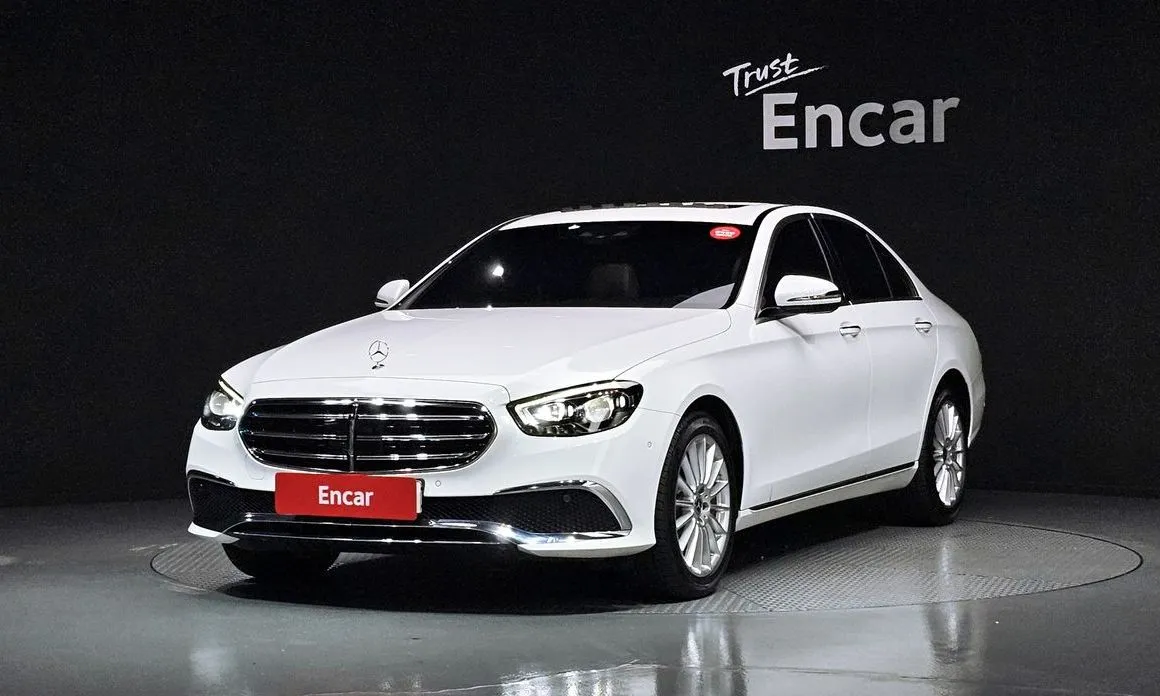 Mercedes-Benz E-Class — фото 1