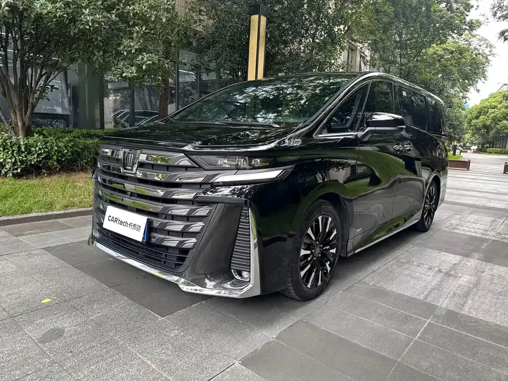 Toyota Vellfire — фото 1