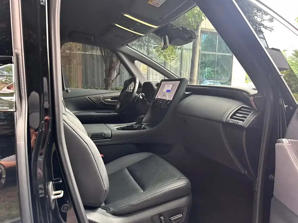 Toyota Vellfire — фото 4