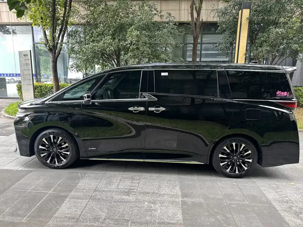 Toyota Vellfire — фото 5